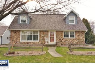 1284 Lakeview Ln, Menasha, WI 54952