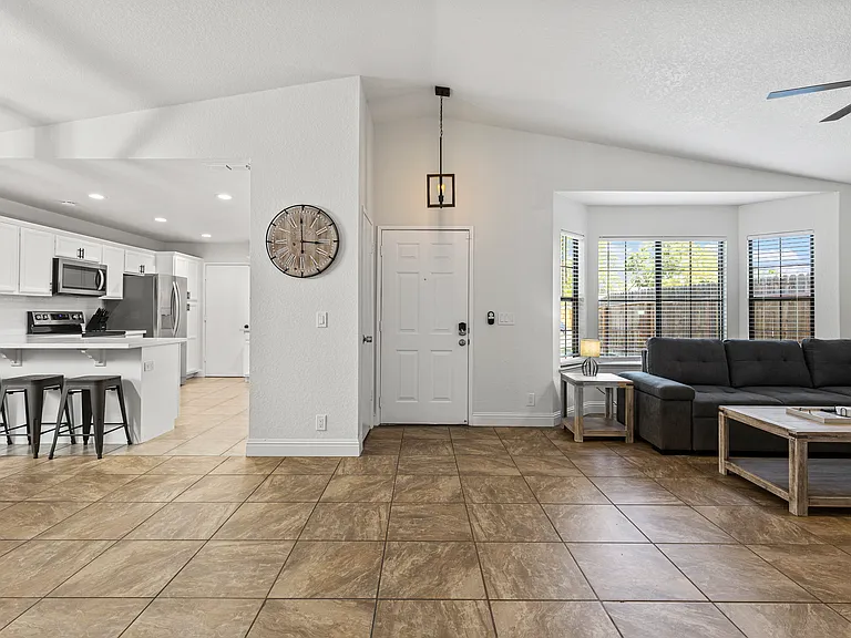 309 Hemphill Way — Photo 3
