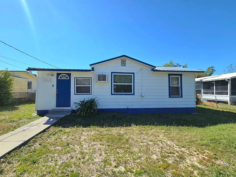 2253 Golfview St