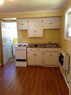 5th image of 440 Roberta Ave #B