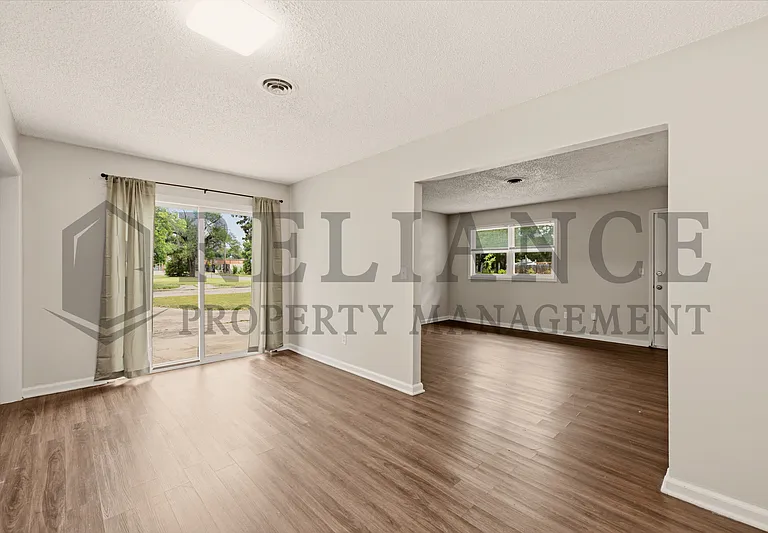 903 E Osie St — Photo 12