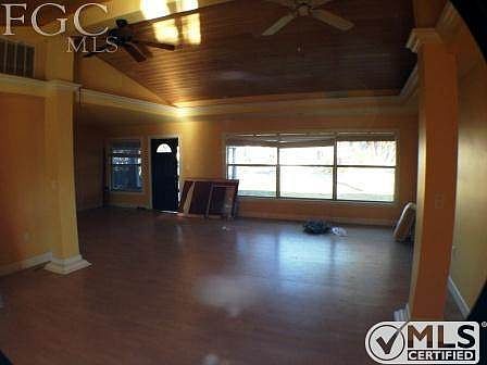 Open Floor Plan Large Family room.
