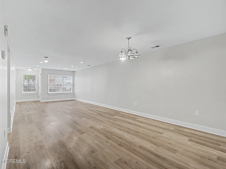 77 Picket Pl — Photo 6