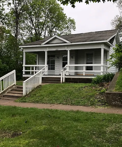 223 Broadway St — Photo 2
