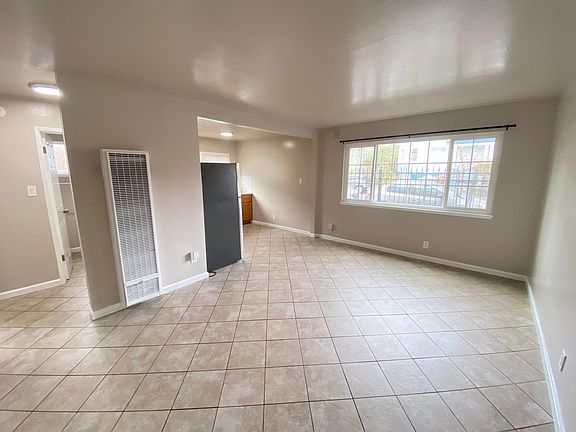 4th image of 3057 Blossom St #A