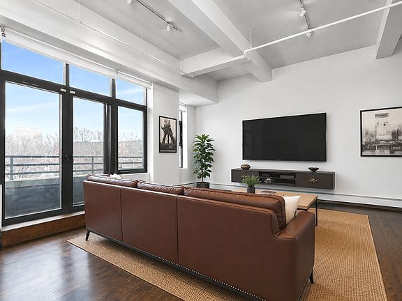 4th image of 1180-1200 Washington St #203