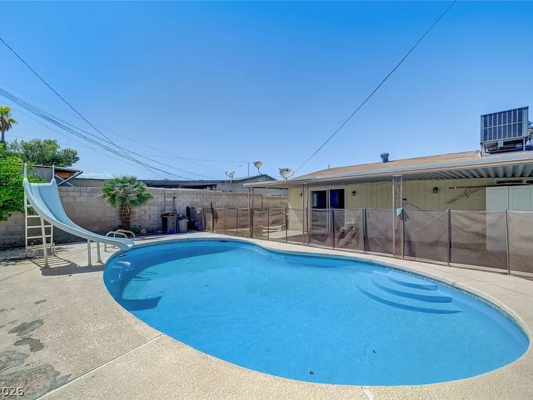 3917 W Oakey Blvd — Photo 33