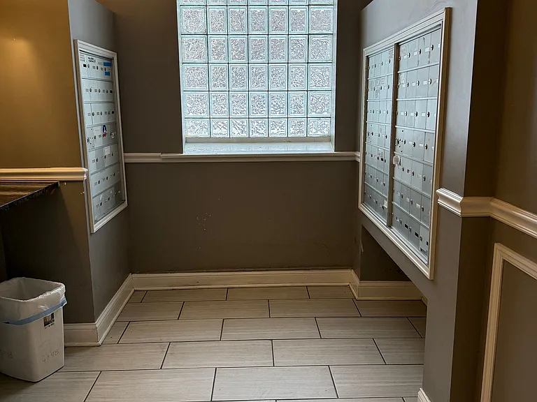 The Ashland Tower Modern Living in the Heart of Rogers Park — Photo 4