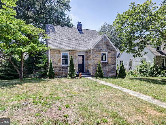 3rd image of 909 Beechwood Dr