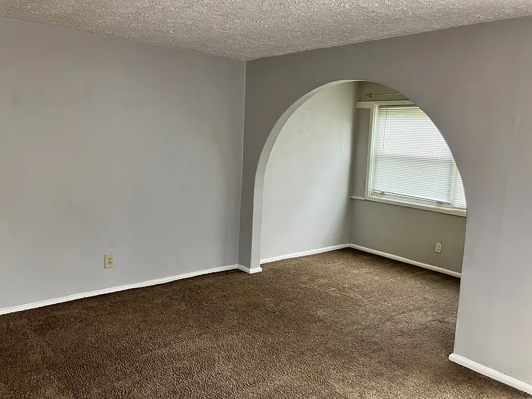 802 N Riley Ave — Photo 7