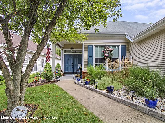 2nd image of 18 Bellflower Dr