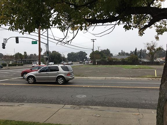 4th image of 4345 47th St