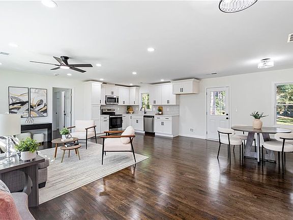 4th image of 3252 Pinehill Dr