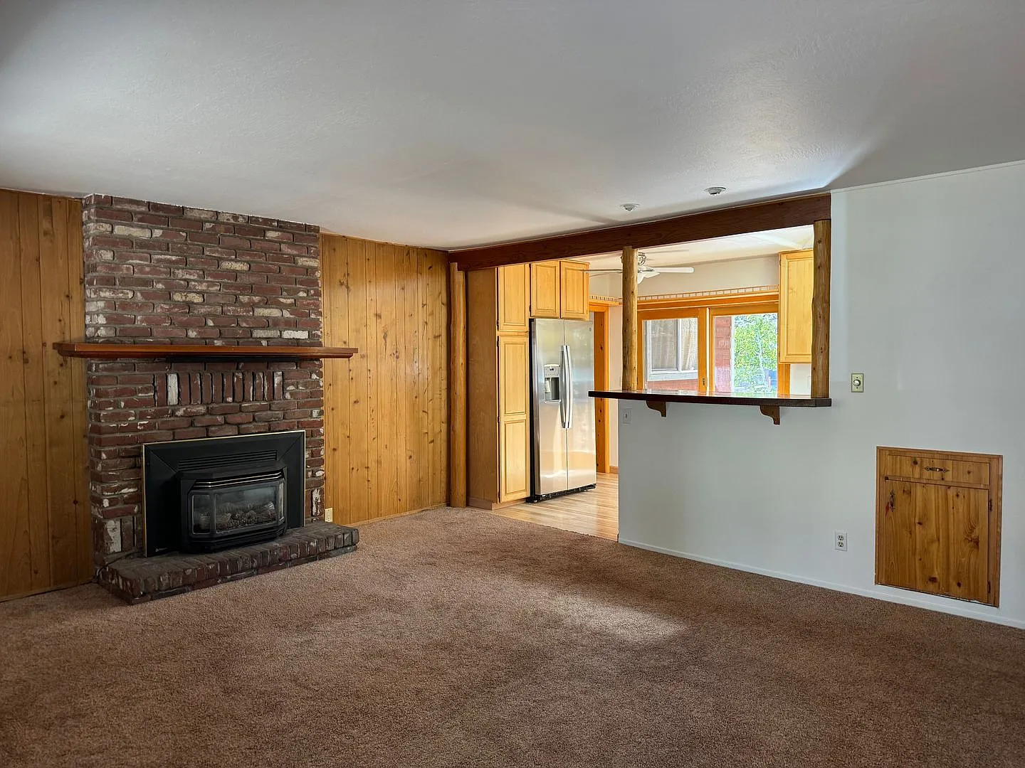 3 Bedroom 2 Bath 2 Car Garage — Photo 3