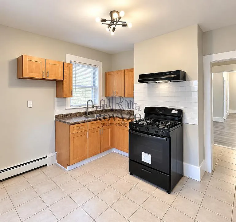 249 Amherst St #1RR