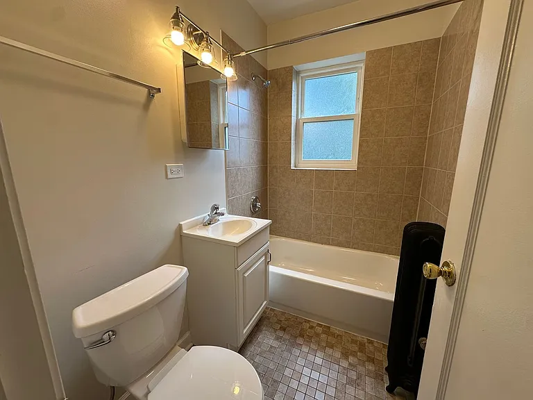 1377 W Greenleaf Ave #3S — Photo 17