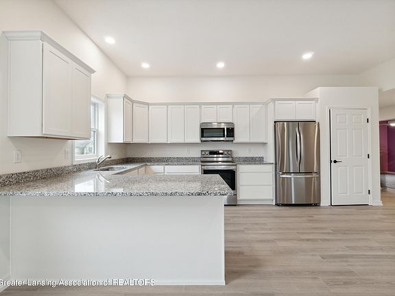 3rd image of 316 Vansickle Dr #33