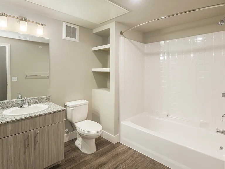 The Overlook at Interquest Apartments — Photo 27