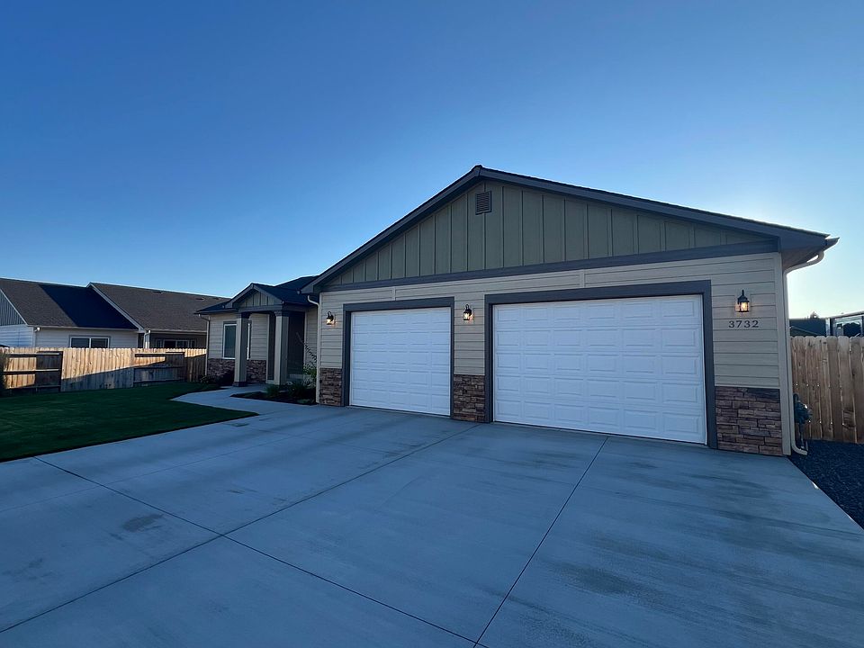 2nd image of 3732 La Habra Way