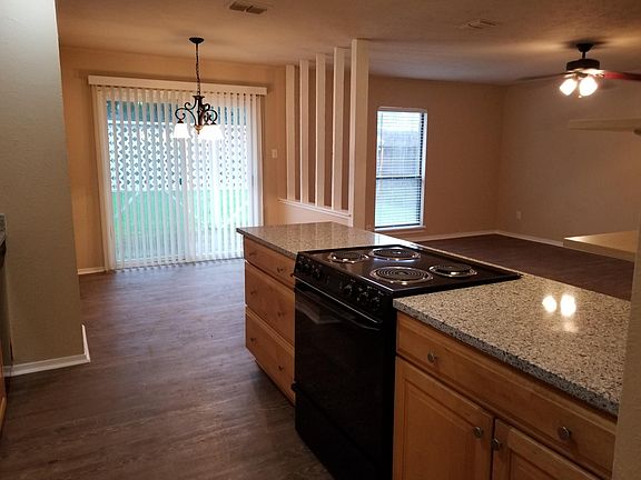 4th image of 4821 Woodruff Dr