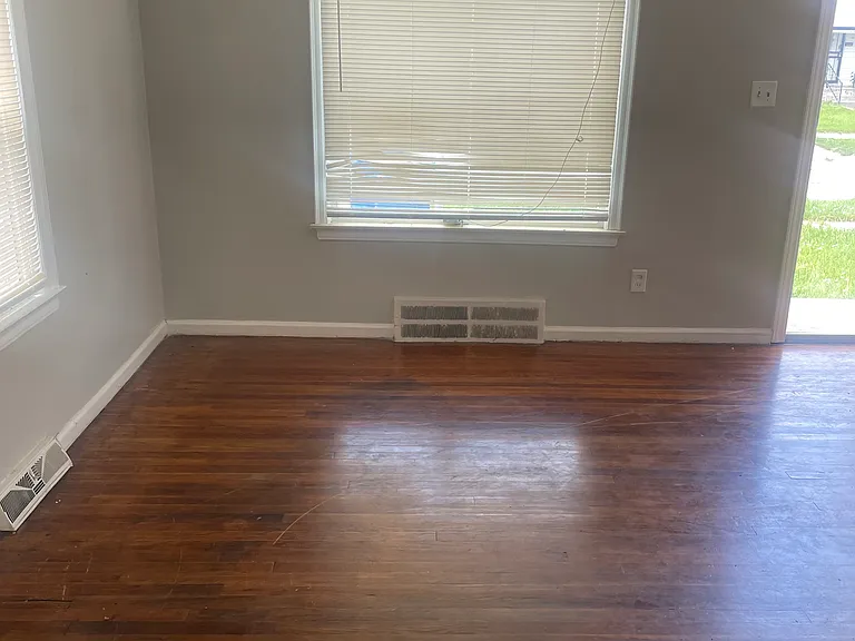 21320 Eastwood Blvd — Photo 4