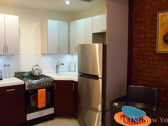 4th image of 222 E 18th St APT 4B