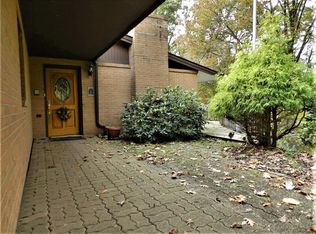 1540 White Oak Dr, Greensburg, PA 15601