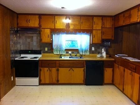 5th image of 716 Elm St
