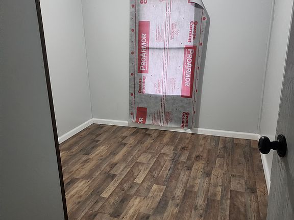 3rd image of 709C W Logan St