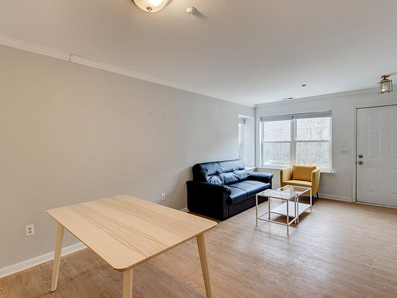 4th image of 44 Mill Ln #44