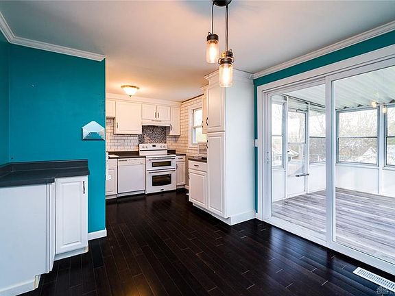 5th image of 554 Marshall Dr