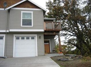 216 N 18th St, Hood River, OR 97031