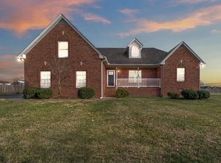 1004 Weiss Rd, Cottontown, TN 37048
