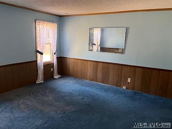 4th image of 394 Mill Creek Dr