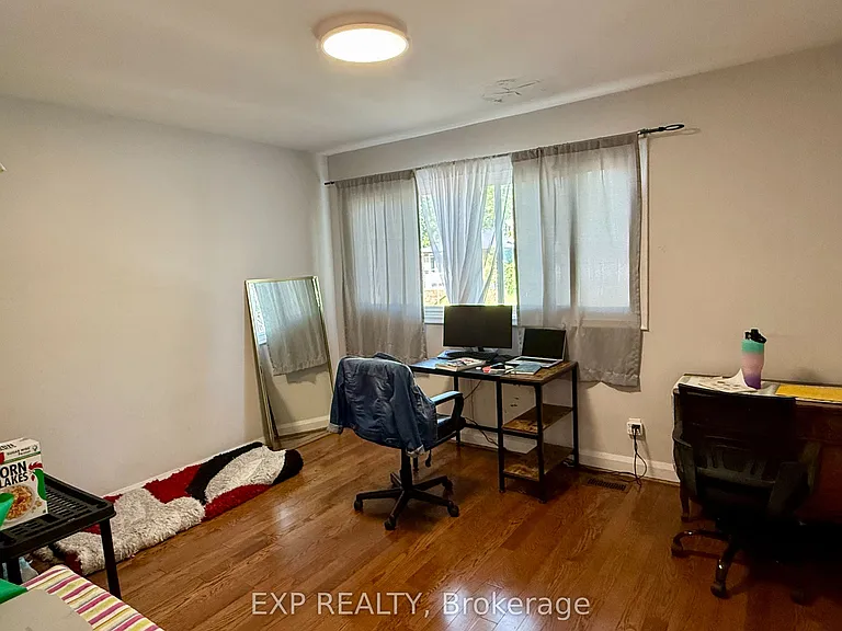 6 Mid Pines Rd #UPPER — Photo 15