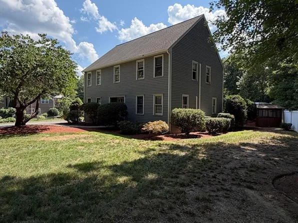 69 White Pond Rd, Hudson, MA 01749