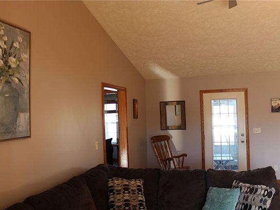 4th image of 96 Greenbrier Ln
