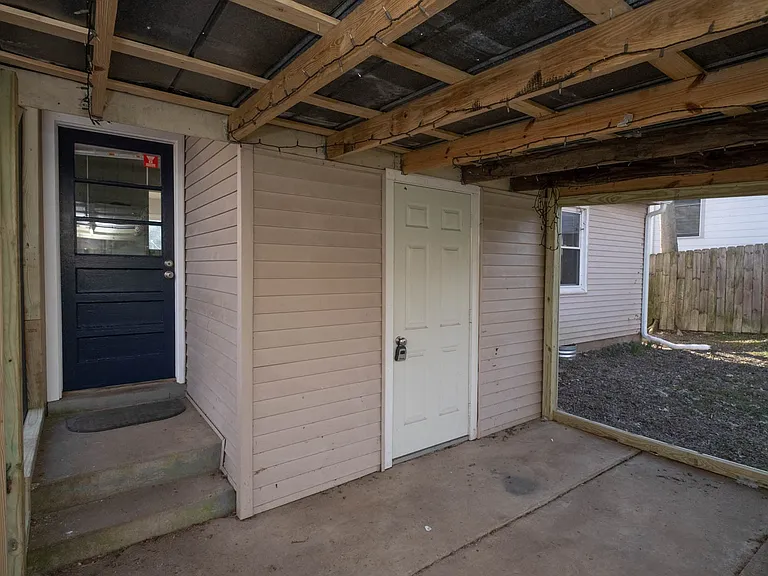 606 Village Ct — Photo 6