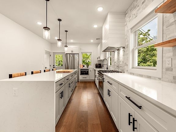 3rd image of 13 Grand View Ave #2