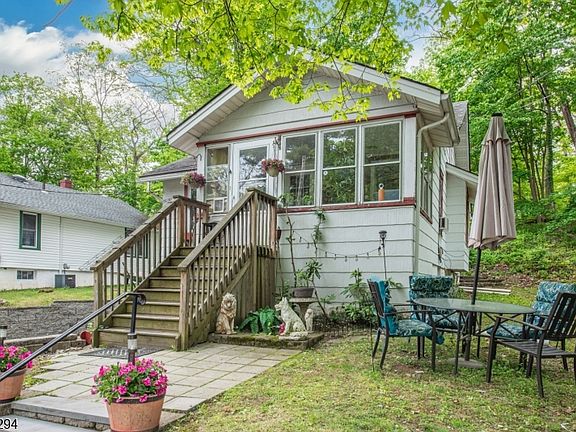 2nd image of 133 Woodside Ave