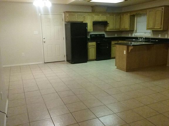 2nd image of 1800 S Juniper St APT 3