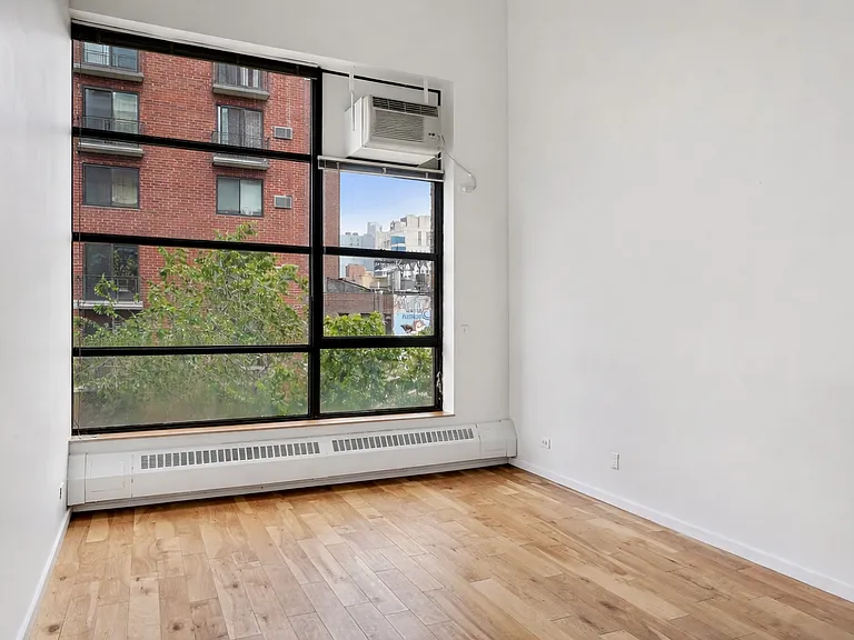 350 E 62nd St #4S — Photo 1