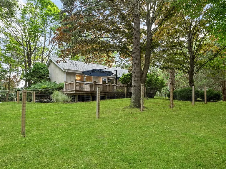 19 Peconic Ave — Photo 39