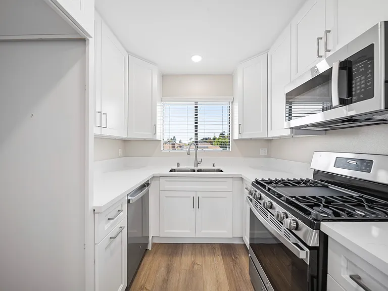 541 N 6th St #F — Photo 6