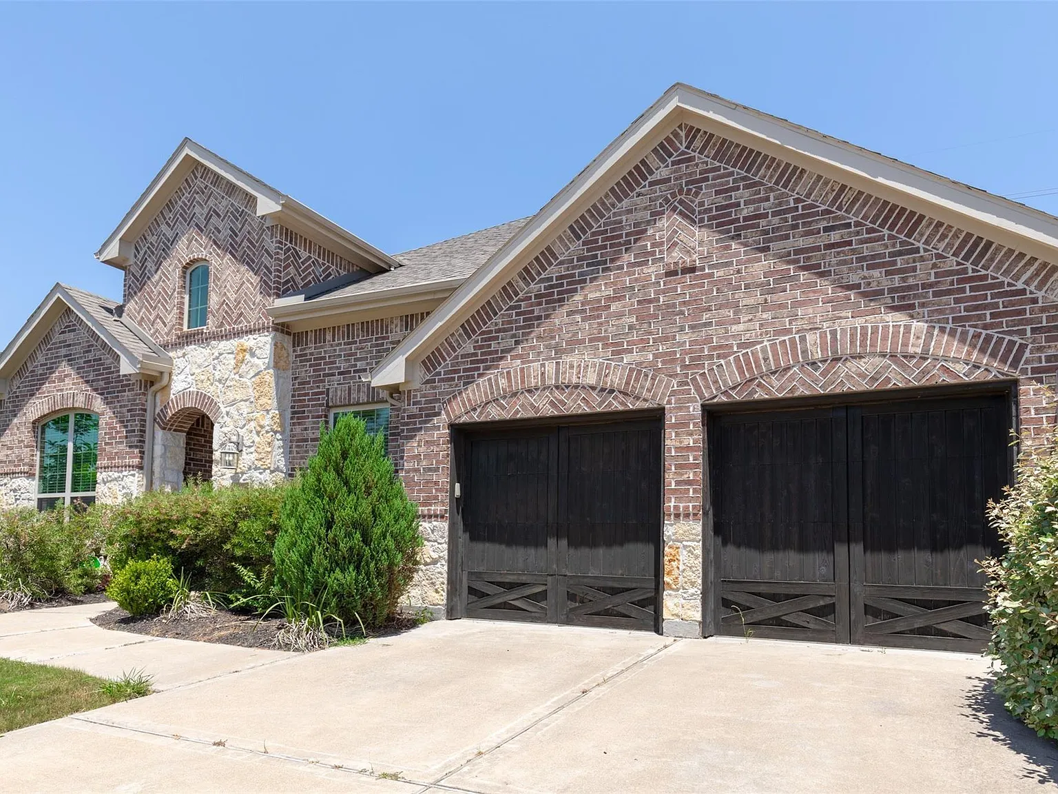 4 bed, 3.5 bath, 3076 sqft, $2,999 — Photo 1