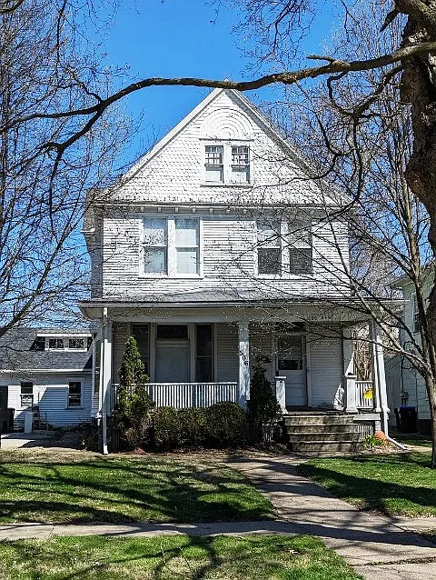 506 E Chestnut St photo 1
