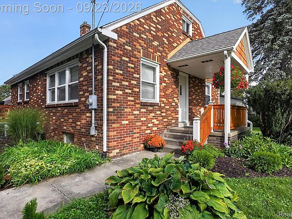 5th image of 2311 N Genesee Rd