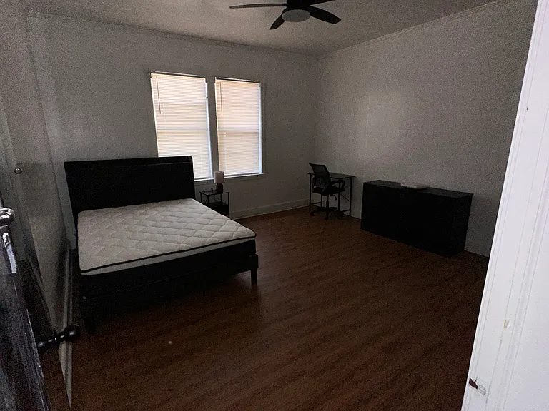 1131 Eastview St — Photo 4