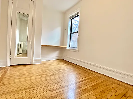 Rented by Bohemia Realty Group | media 27