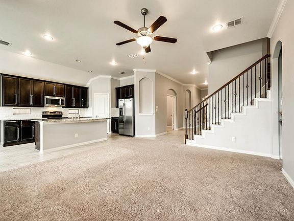5th image of 170 Balfour Dr